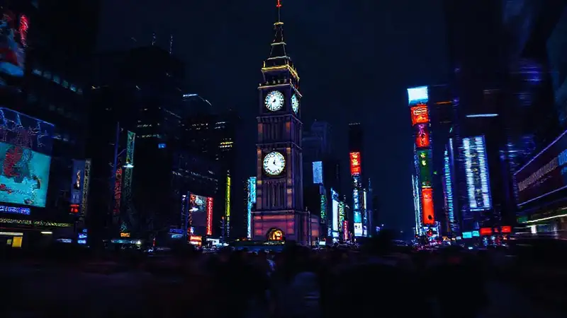Noche de luces neón y movimiento