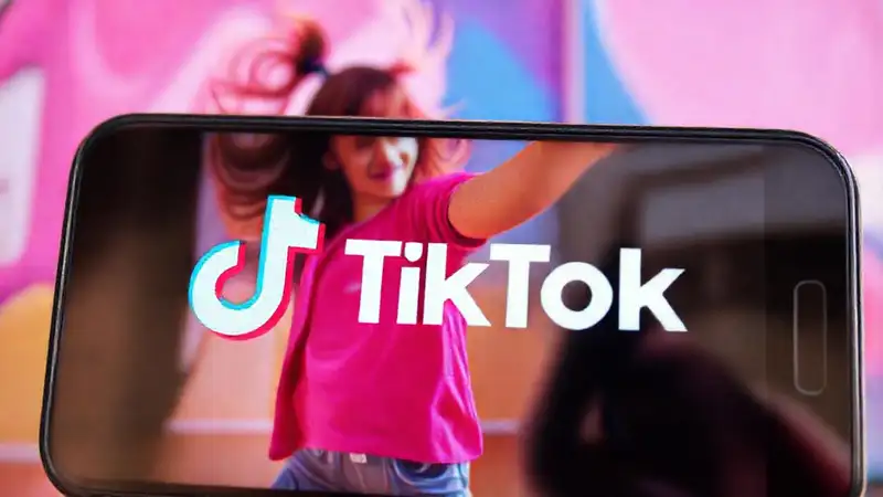 TikTok: chica danzante en redes sociales