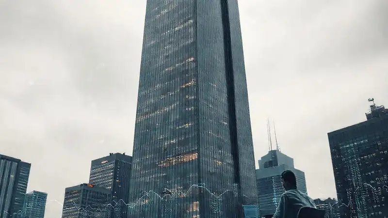 Un ambiente corporativo analítico y moderno